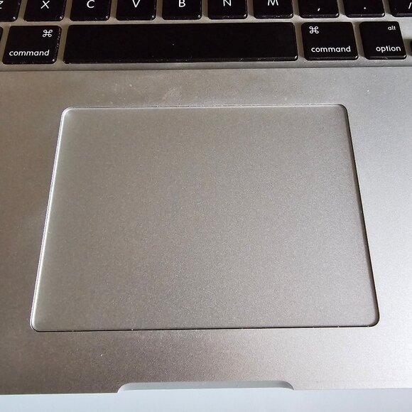 Macbook Pro 2015 15.4-in - 2.8 GHz Quad Core Intel i7 - 16 GB RAM - 1TB Storage - Picture 7 of 13